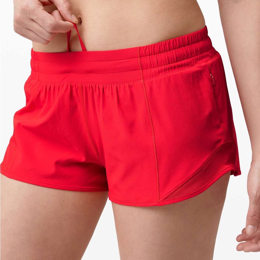 LULULEMON RED HOTTY HOT 2.5 INCH SHORTS SIZS 8